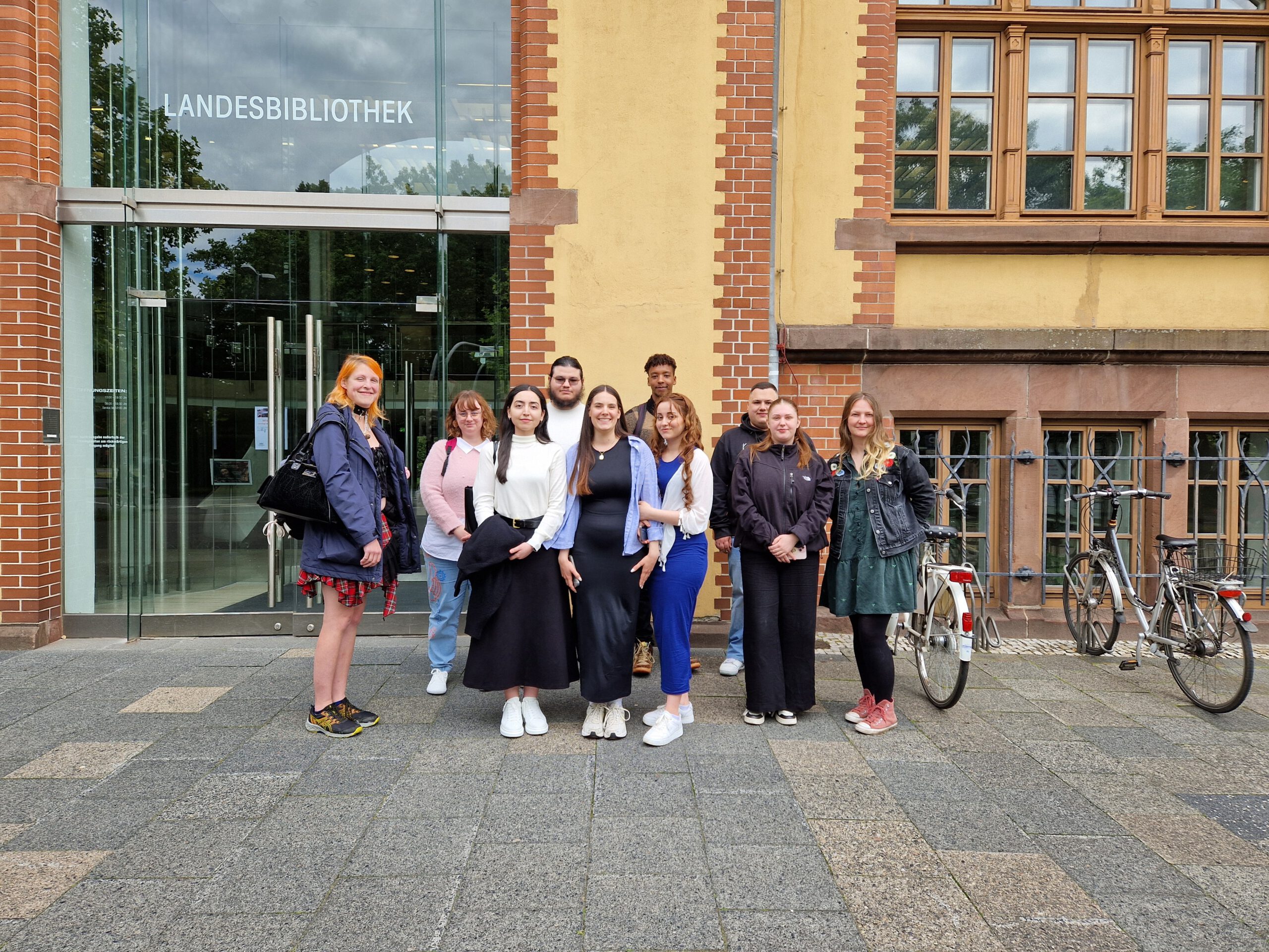 Read more about the article E-Phase zu Besuch in Landesbibliothek